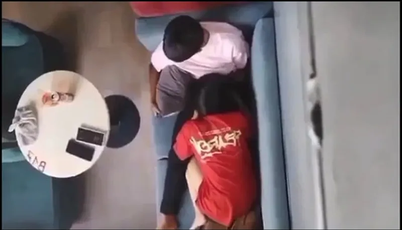 Quay lén tình nhân liếm mút cho tình nhân nơi công cộng