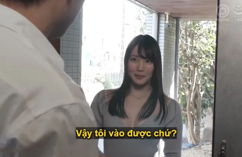 Anh chàng giàu có bị cô em gái xinh tươi hàng xóm, mới dọn về cùng ông chồng, dụ dỗ quan hệ.